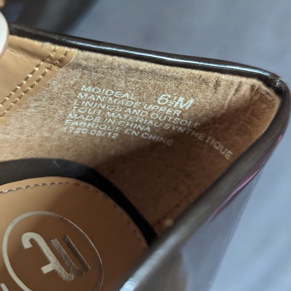 🎉3/$25🎉 Moideal Faux Patent Leather Pumps - Picture 3 of 9